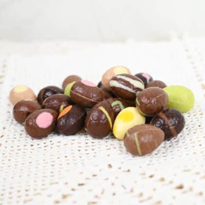 lajitelma täytteellisiä suklaamunia