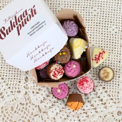 Värikäs konvehtilajitelma