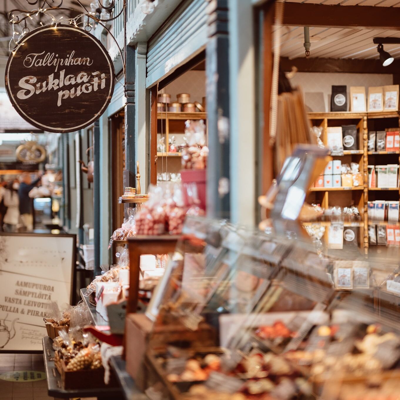 Suklaapuoti vitriini Tampereen kauppahalli