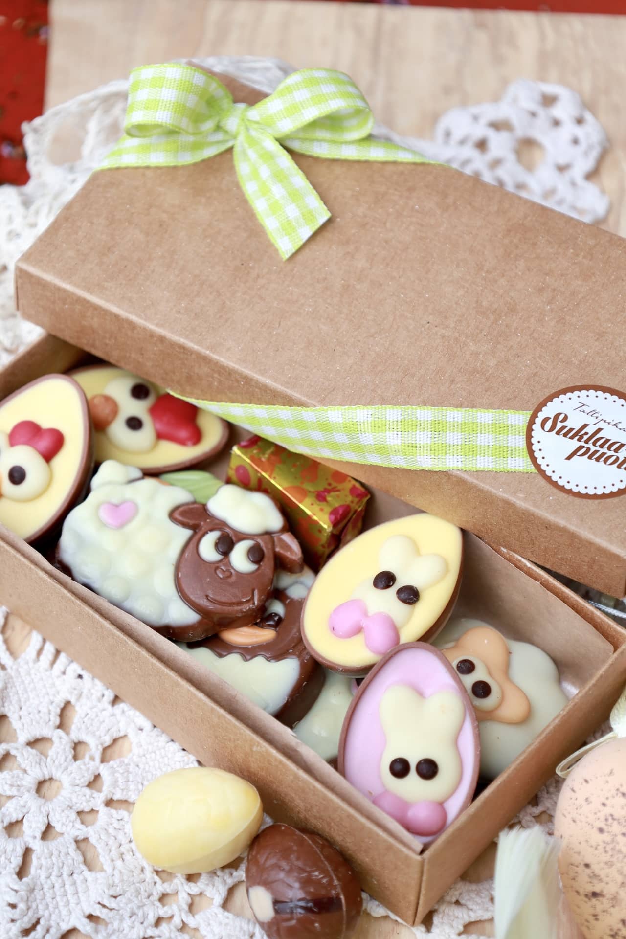 Pääsiäisuklaarasia Tallipihan Suklaapuodista