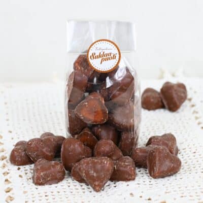 Suklaapintainen mansikkavaahtokarkkisydän