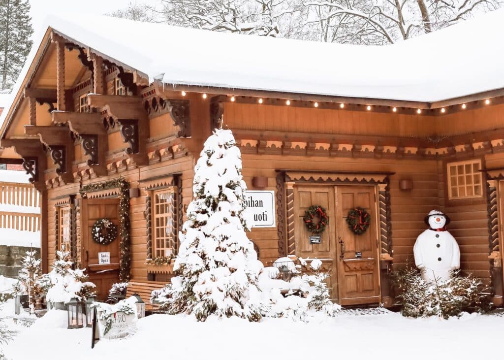 Talvinen Tallipihan Suklaapuoti