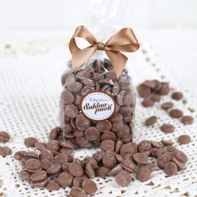 Maitosuklaanapit pakattuna sellofaanipussiin