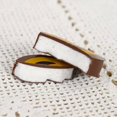 Halkaistu vaahtokarkkiemoji