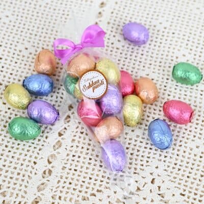 Foliopintaiset hasselpähkinäiset suklaamunat