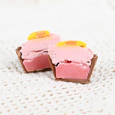 Mansikkakukka konvehti halkaistu