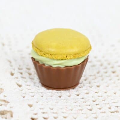 Pistaasimacaron konvehti kokonainen