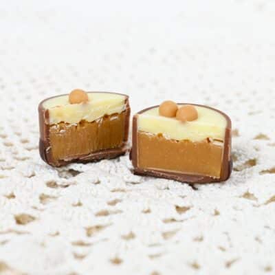Kinuski-caramel halkaistu konvehti