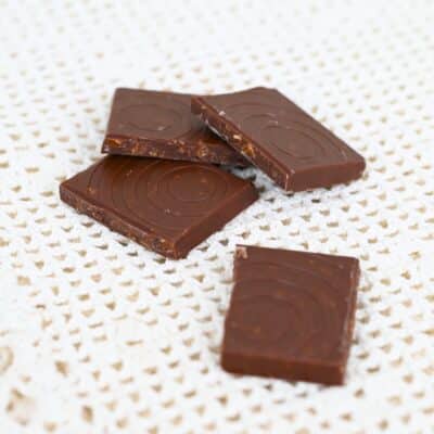 Caramel-mantelimuru vegaaninen vaaleasuklaalevy suklaapalat